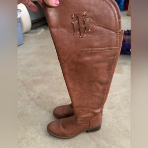 Knee high brown Tommy Hilfiger boots elastic back for stretch size 8 low heel